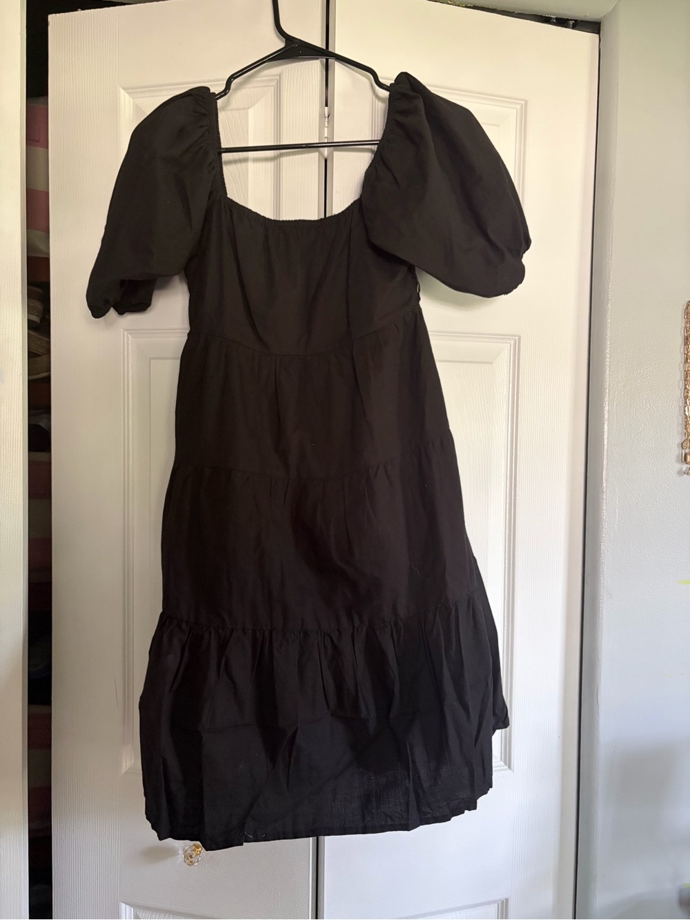Women's Black Puff-Sleeve Tiered Dress